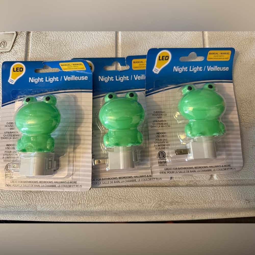 🐸3 FROG PLUS IN LIGHT WALL KIDS HOME DECOR